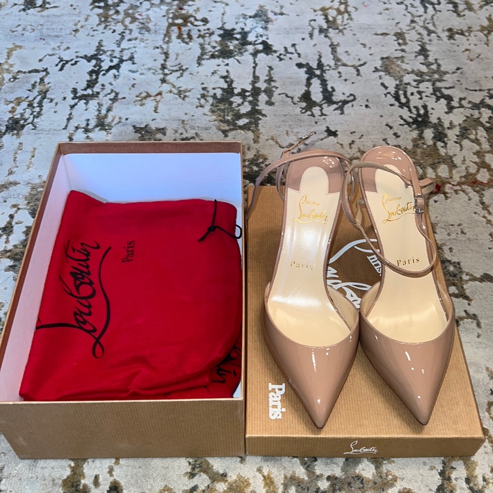 Brand new never worn 100% authentic Christian Louboutin patent nude heel